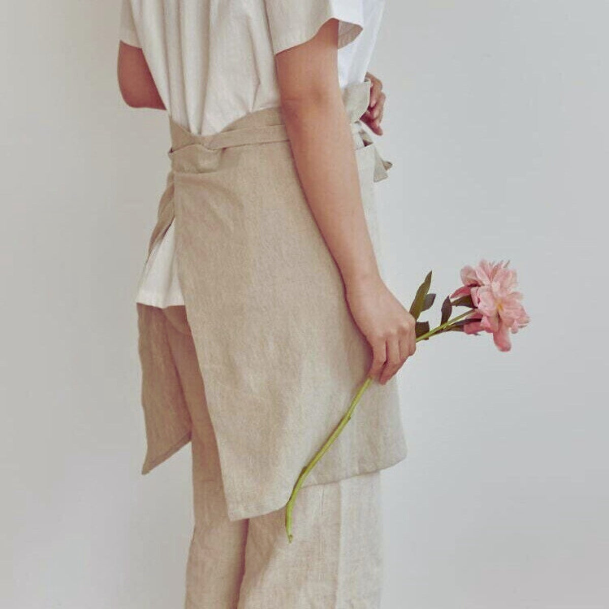 Natural Linen Half Apron with Pockets – Cream Waist Tie Apron